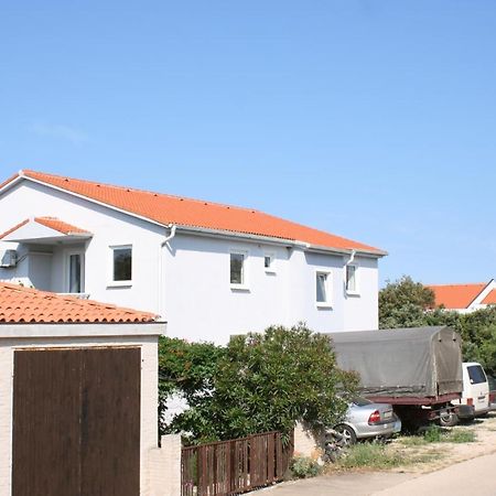 Apartments With A Parking Space Mandre, Pag - 6405 โคลัน ภายนอก รูปภาพ