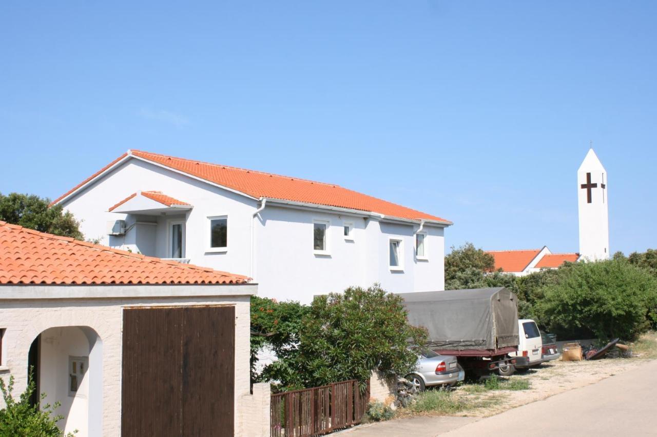 Apartments With A Parking Space Mandre, Pag - 6405 โคลัน ภายนอก รูปภาพ