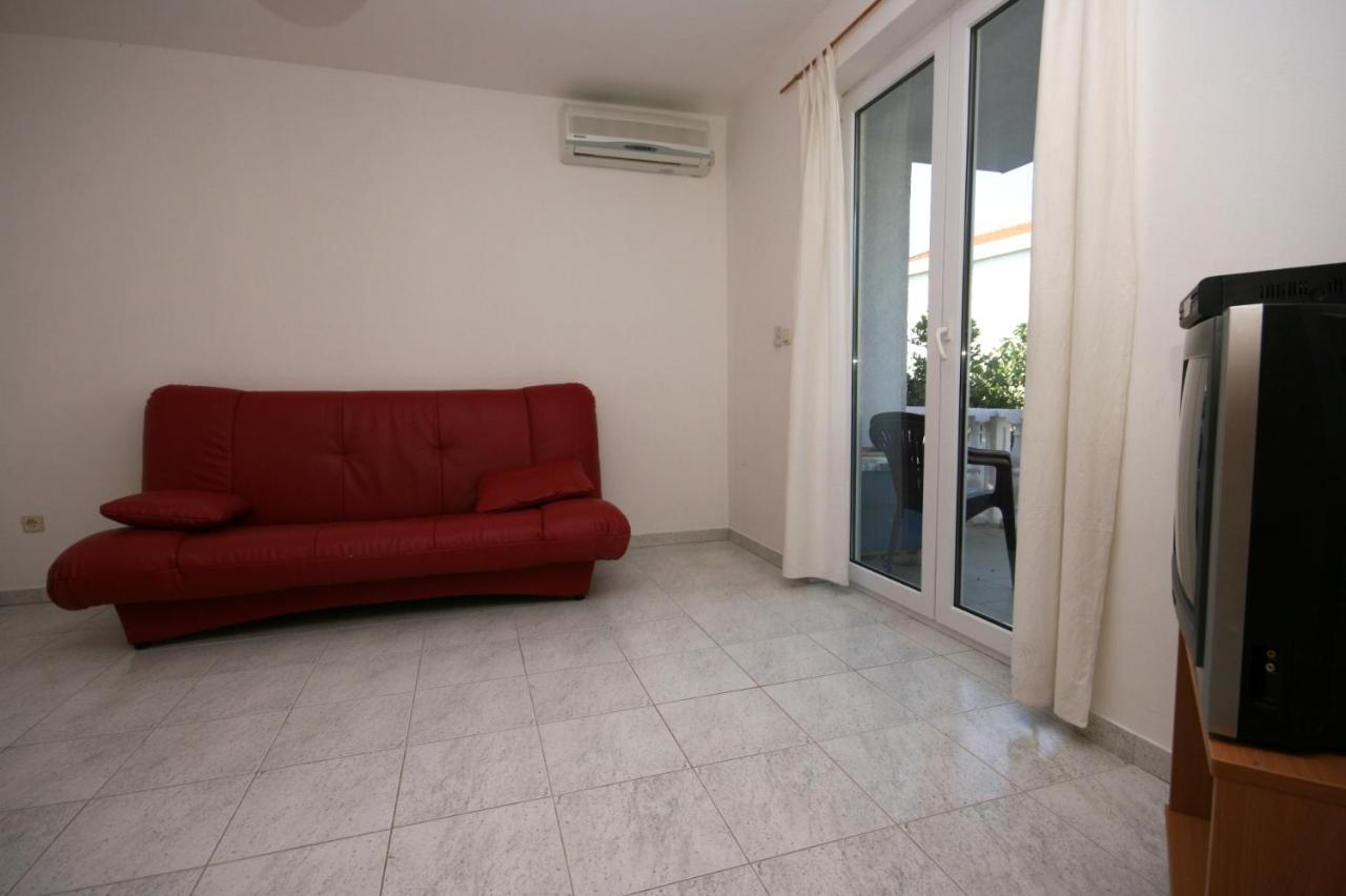 Apartments With A Parking Space Mandre, Pag - 6405 โคลัน ภายนอก รูปภาพ