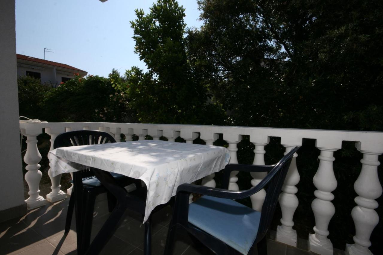 Apartments With A Parking Space Mandre, Pag - 6405 โคลัน ภายนอก รูปภาพ