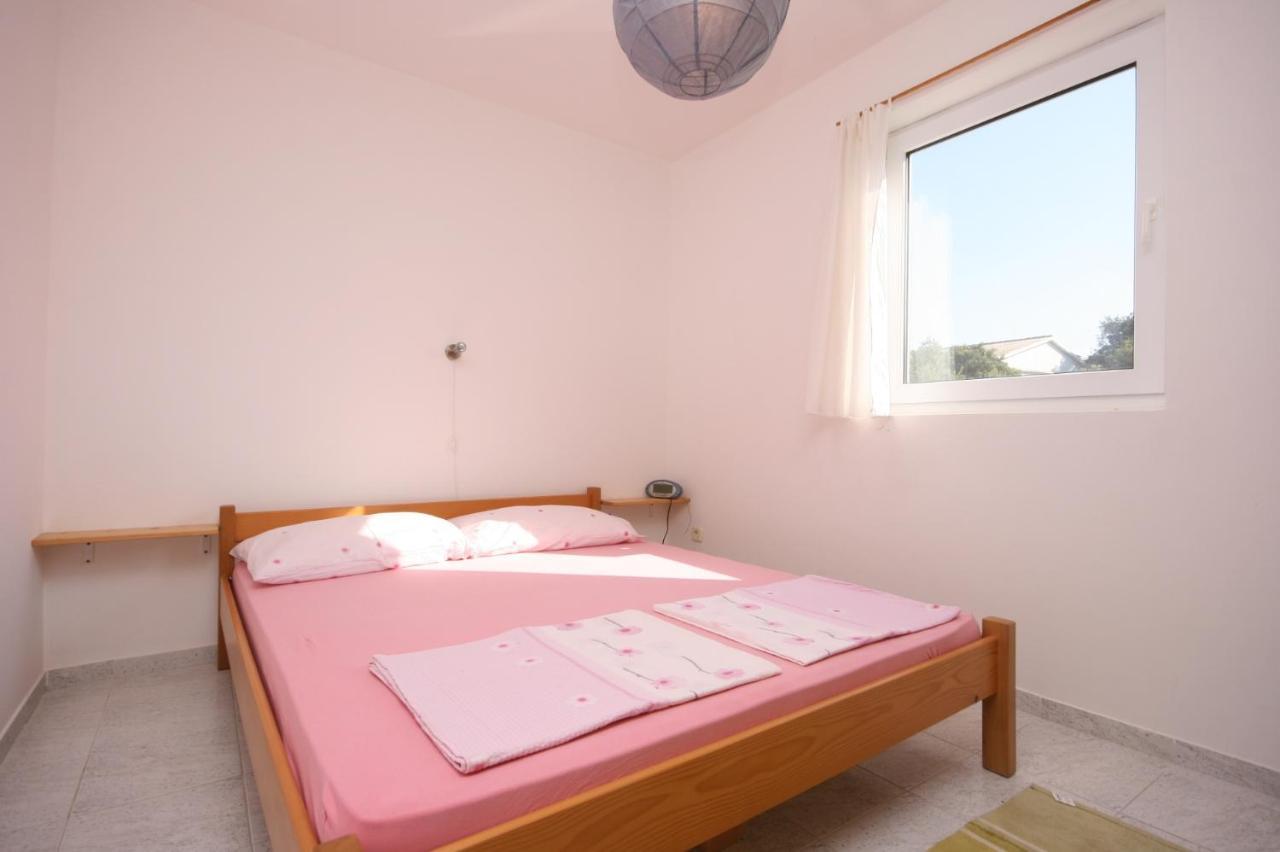 Apartments With A Parking Space Mandre, Pag - 6405 โคลัน ภายนอก รูปภาพ