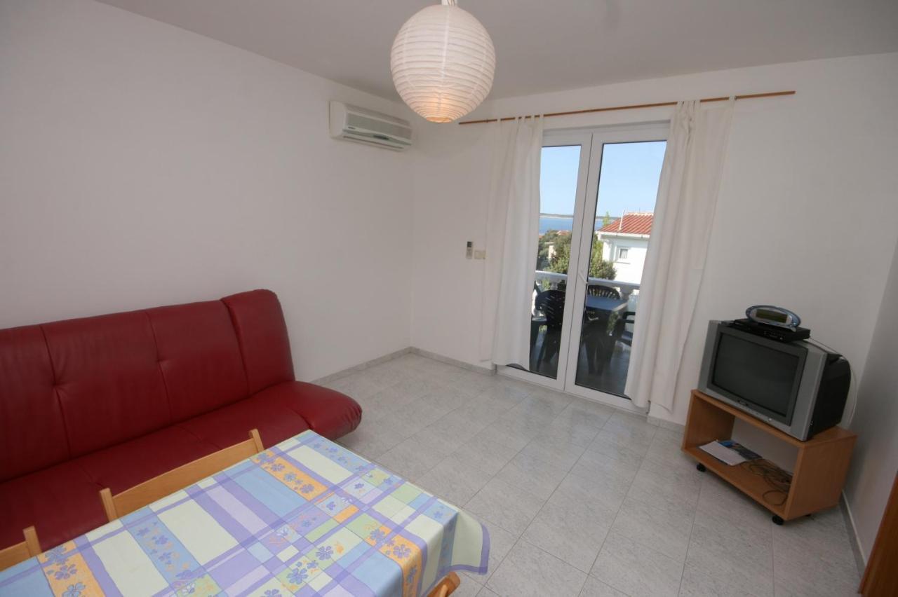 Apartments With A Parking Space Mandre, Pag - 6405 โคลัน ภายนอก รูปภาพ