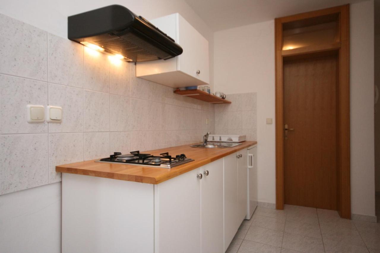 Apartments With A Parking Space Mandre, Pag - 6405 โคลัน ภายนอก รูปภาพ