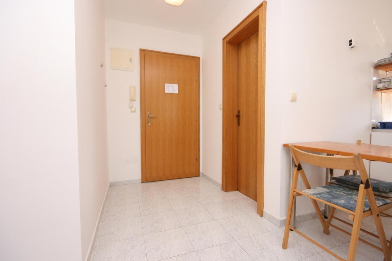Apartments With A Parking Space Mandre, Pag - 6405 โคลัน ภายนอก รูปภาพ