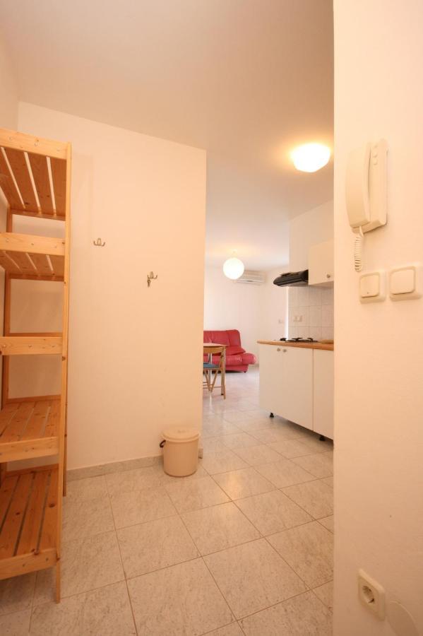 Apartments With A Parking Space Mandre, Pag - 6405 โคลัน ภายนอก รูปภาพ