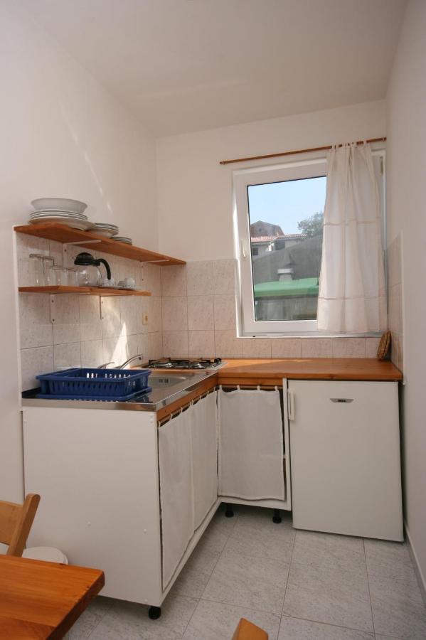Apartments With A Parking Space Mandre, Pag - 6405 โคลัน ภายนอก รูปภาพ