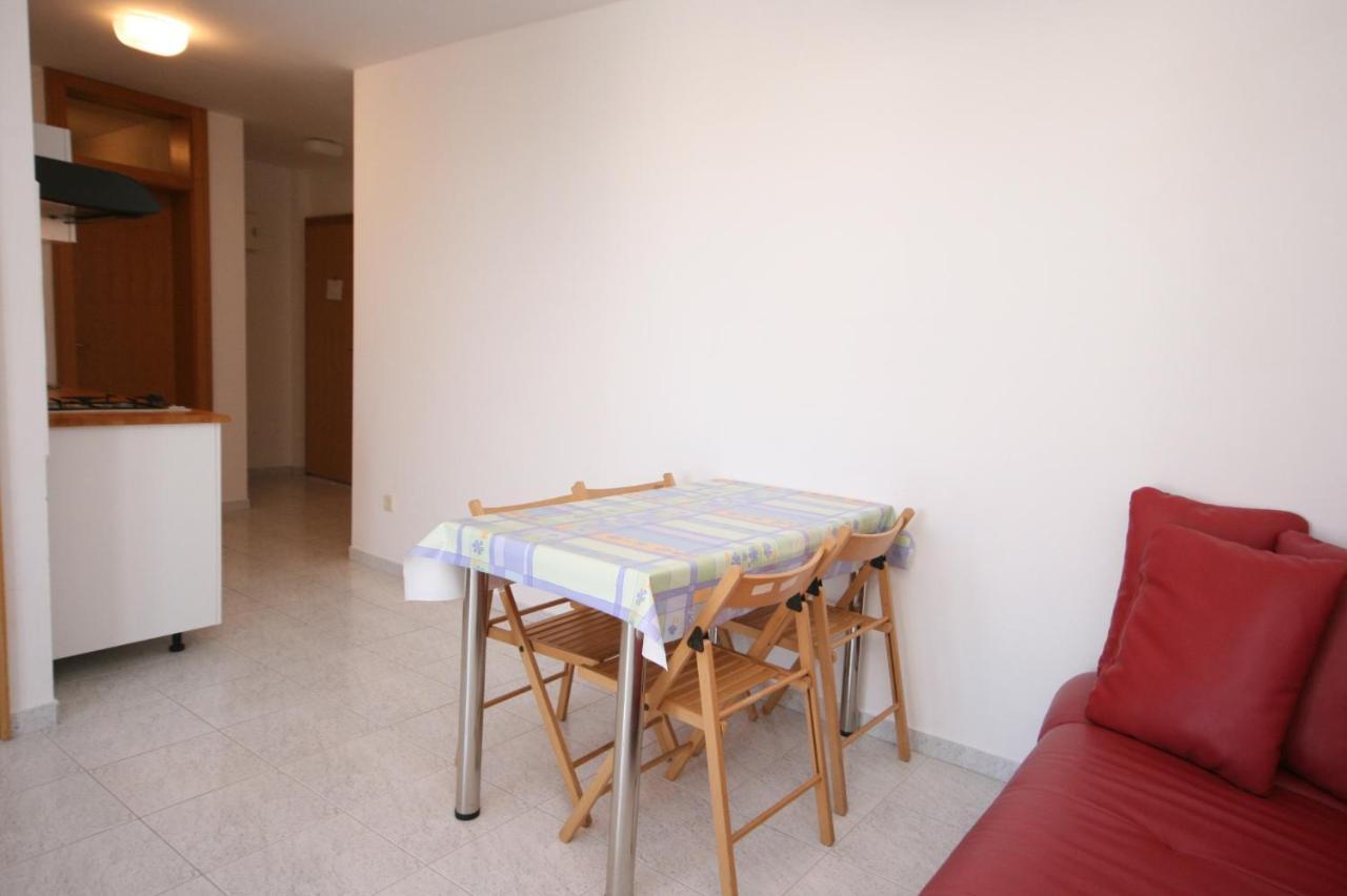 Apartments With A Parking Space Mandre, Pag - 6405 โคลัน ภายนอก รูปภาพ