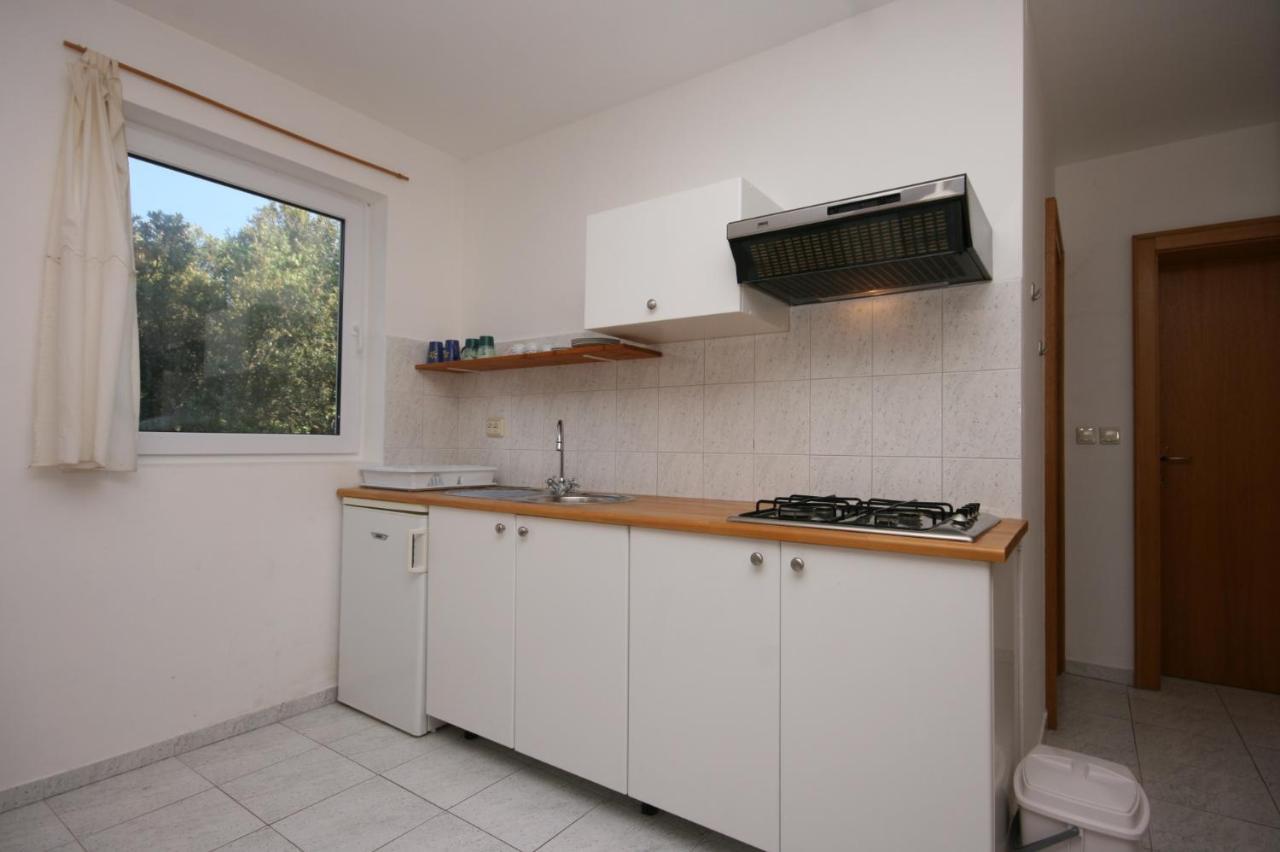 Apartments With A Parking Space Mandre, Pag - 6405 โคลัน ภายนอก รูปภาพ