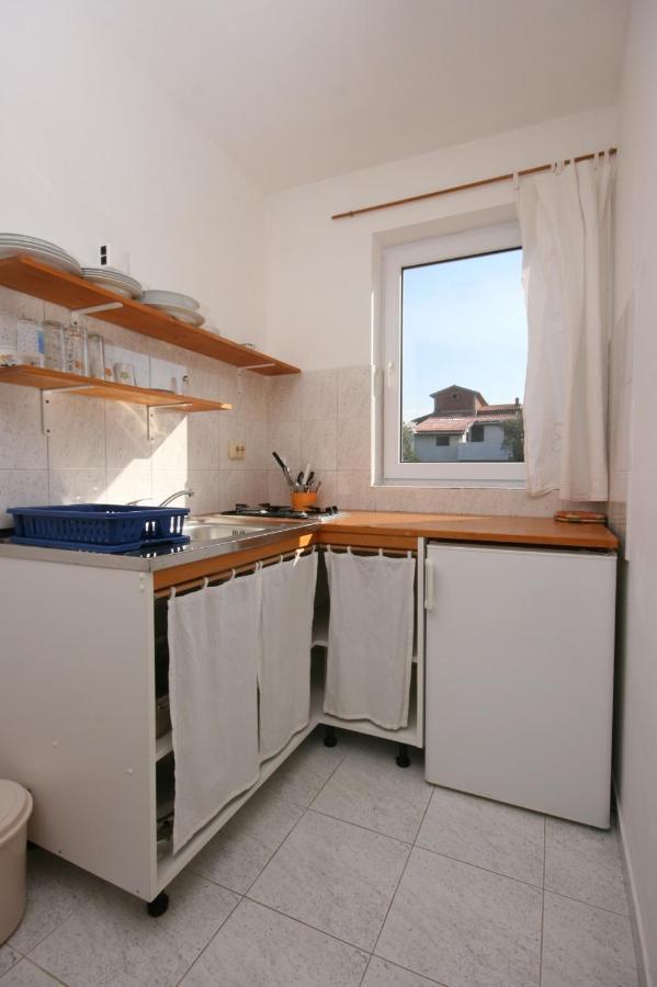 Apartments With A Parking Space Mandre, Pag - 6405 โคลัน ภายนอก รูปภาพ