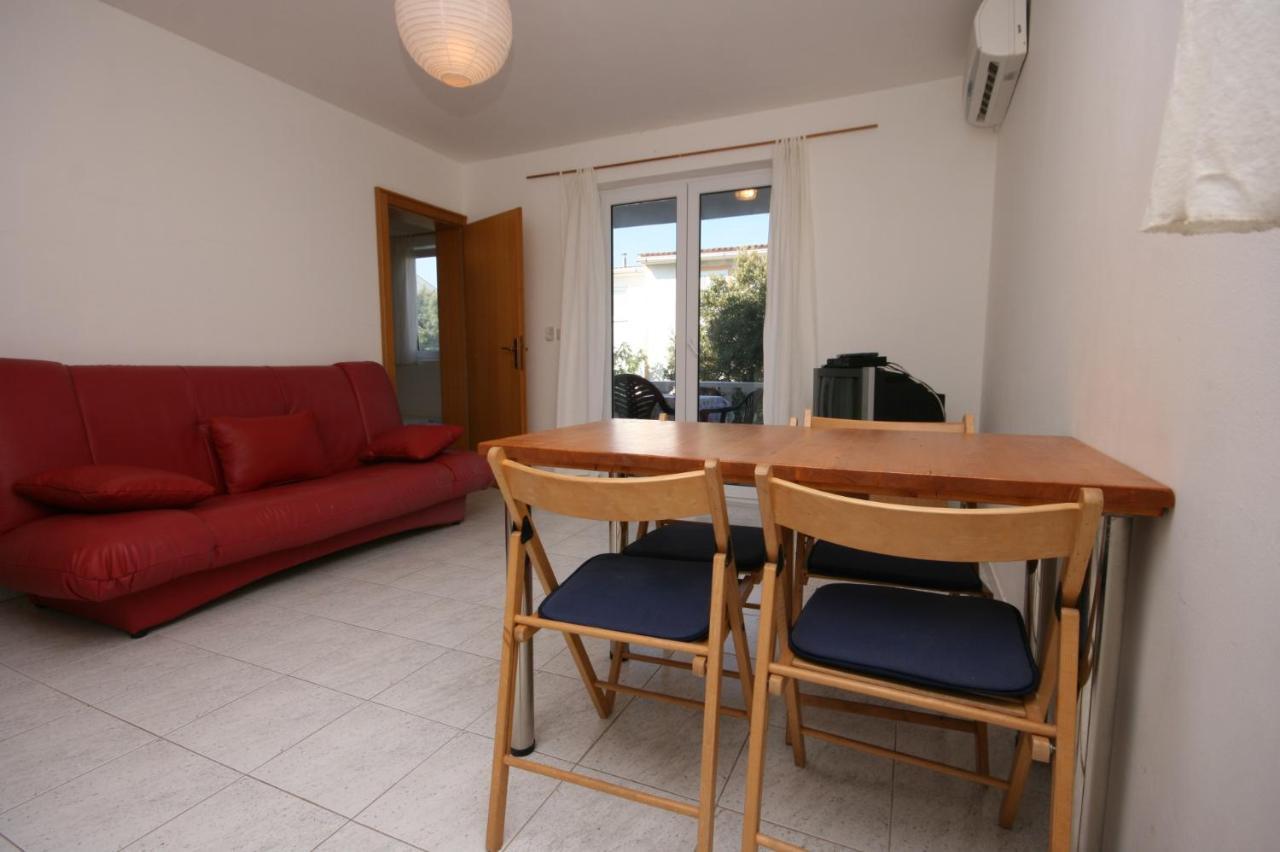 Apartments With A Parking Space Mandre, Pag - 6405 โคลัน ภายนอก รูปภาพ