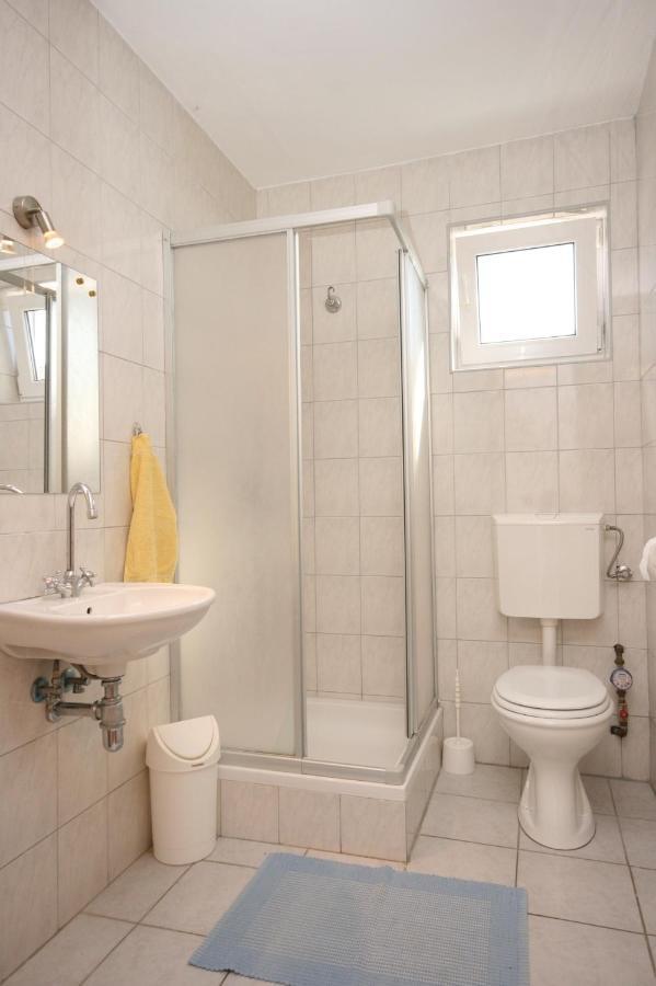 Apartments With A Parking Space Mandre, Pag - 6405 โคลัน ภายนอก รูปภาพ