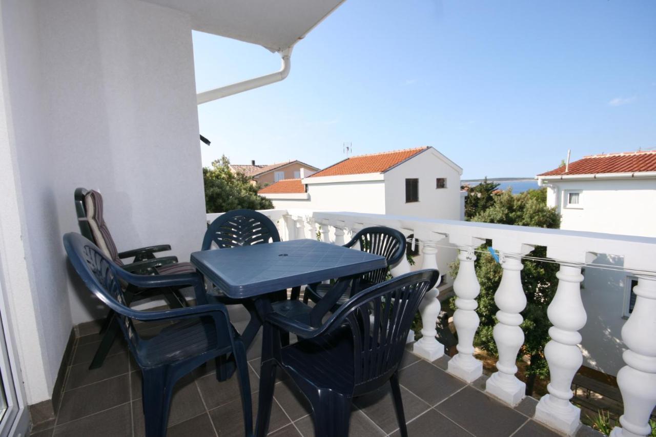 Apartments With A Parking Space Mandre, Pag - 6405 โคลัน ภายนอก รูปภาพ