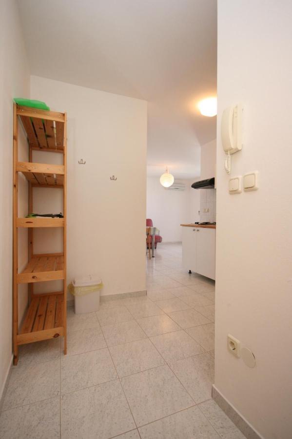 Apartments With A Parking Space Mandre, Pag - 6405 โคลัน ภายนอก รูปภาพ