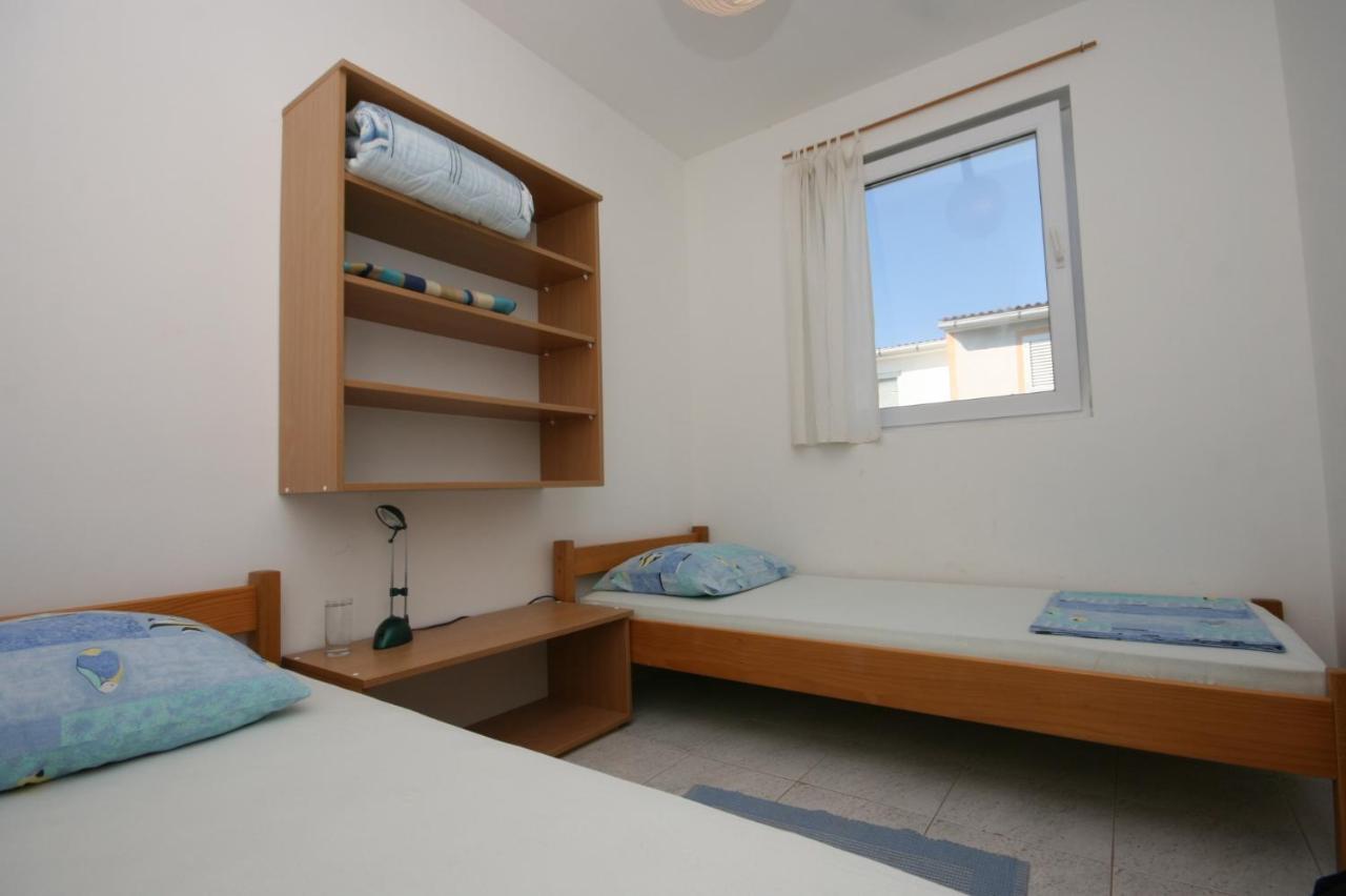 Apartments With A Parking Space Mandre, Pag - 6405 โคลัน ภายนอก รูปภาพ