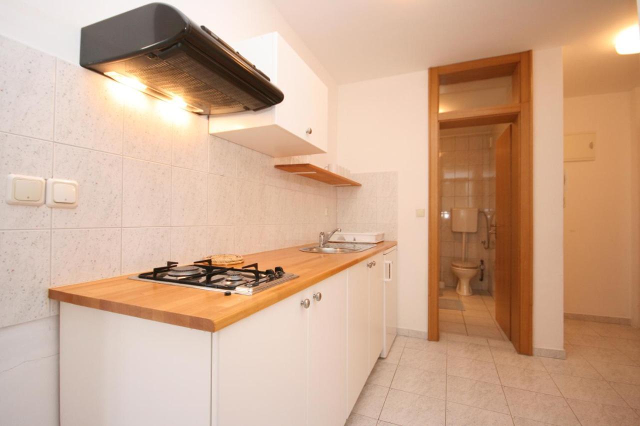 Apartments With A Parking Space Mandre, Pag - 6405 โคลัน ภายนอก รูปภาพ