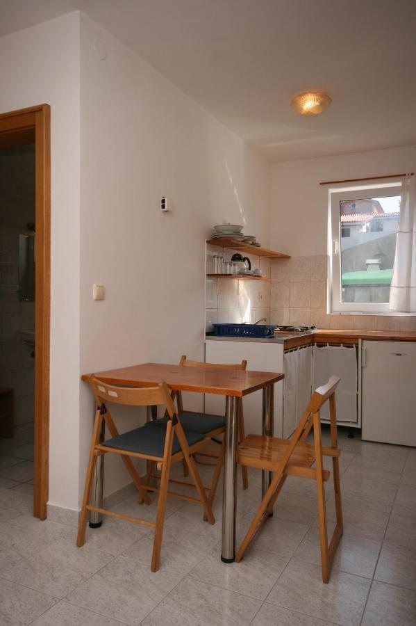 Apartments With A Parking Space Mandre, Pag - 6405 โคลัน ภายนอก รูปภาพ